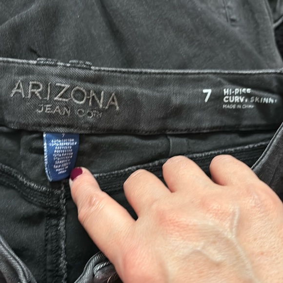 Arizona jeans black size 7 hi rise curvy skinny black jeans destructed front - Picture 4 of 4